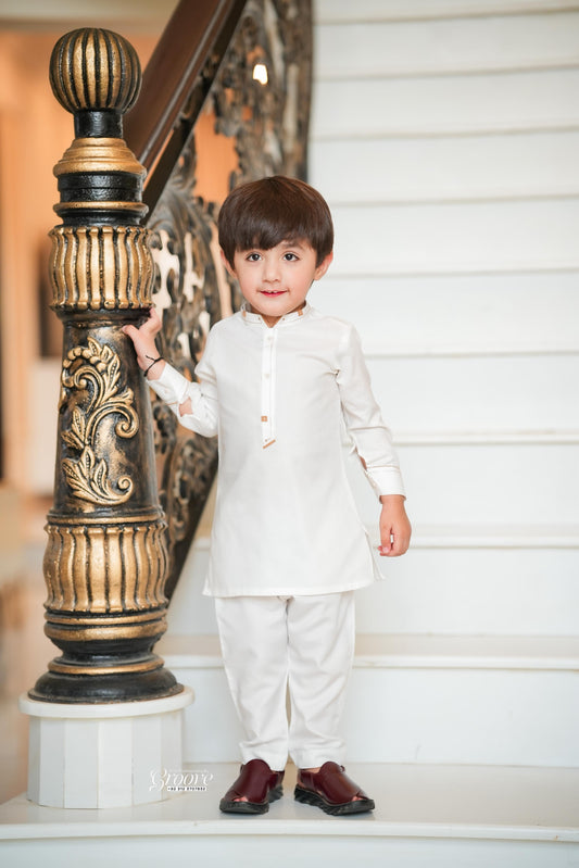 Off-white designing kurta pajama